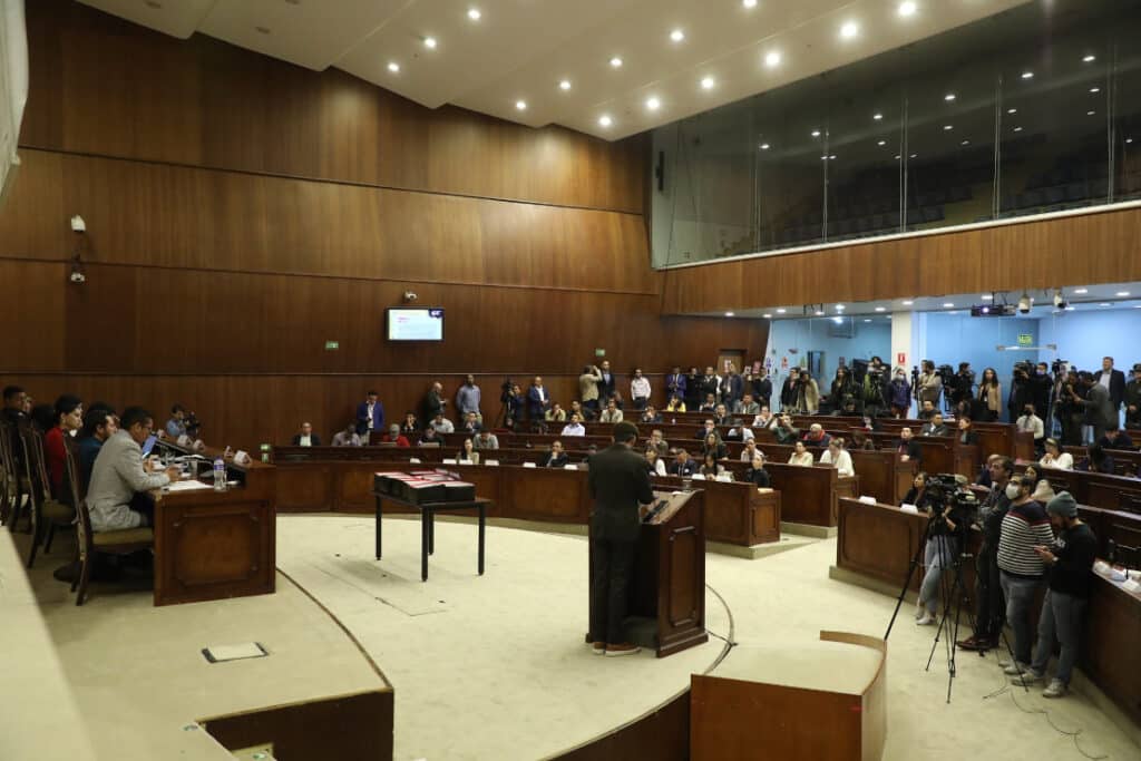 Mandatario ecuatoriano se enfrenta a un posible juicio político