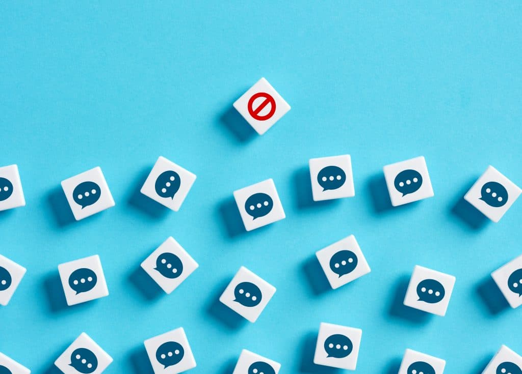 La libertad de expresión en la era digital: entre el “laissez faire” y la vigilancia