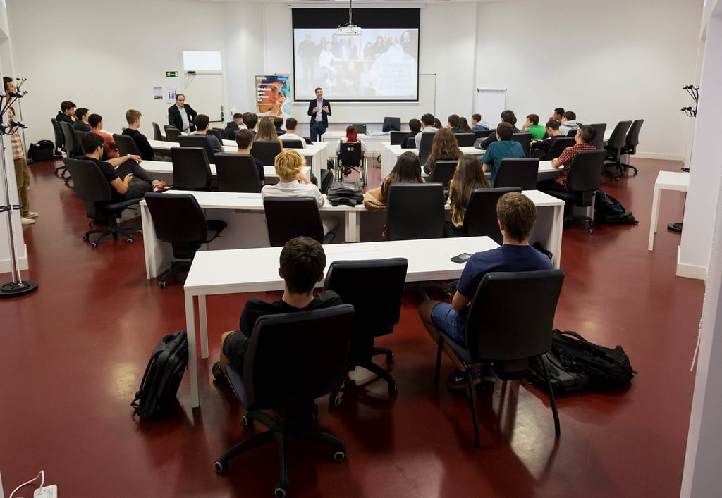 Más allá de los “chiringuitos”: los interesantes debates que plantea el auge de universidades privadas