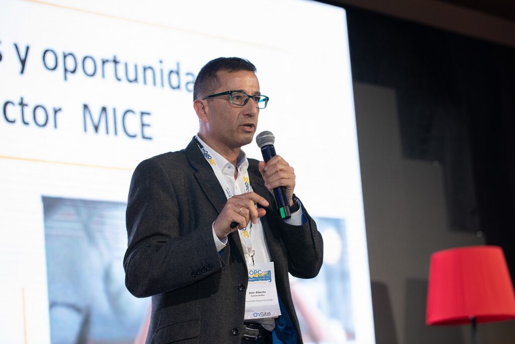 José Alberto García Avilés: “Solo escuchando a los lectores, los medios recuperarán su misión de servicio público”